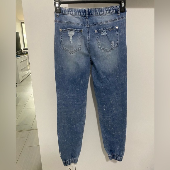 Jeans - Picture 3 of 6